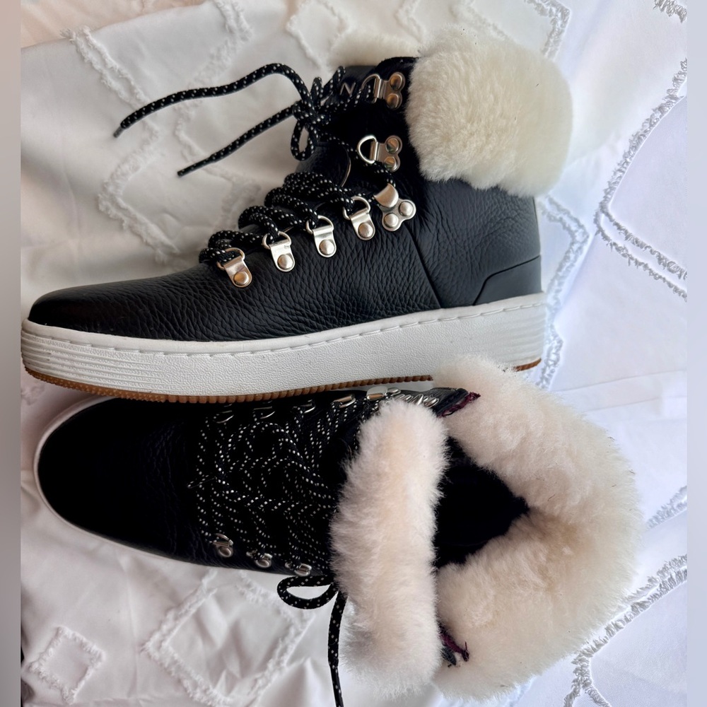 SKECHERS Women's Palmilla-Anda Genuine Sheepskin Lined Boot